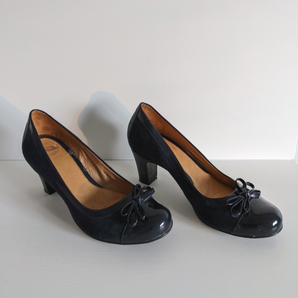 Nurture by Lamaze Size 8 Navy Blue Pumps
